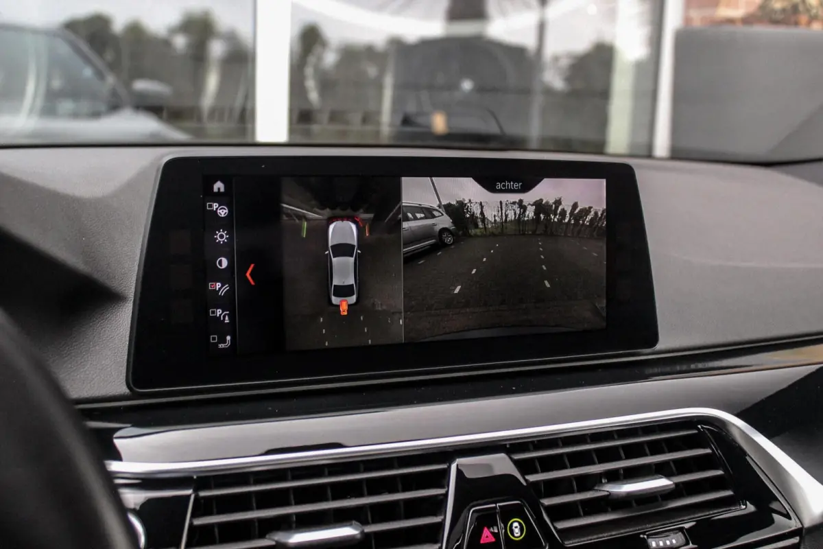 M550d xDrive High Executive | 2e eigenaar | Driving Assistant Plus | Innovation pakket | Stoelverwarming & -ventilatie | Stuurverwarming | Harman-kardon | 360 camera