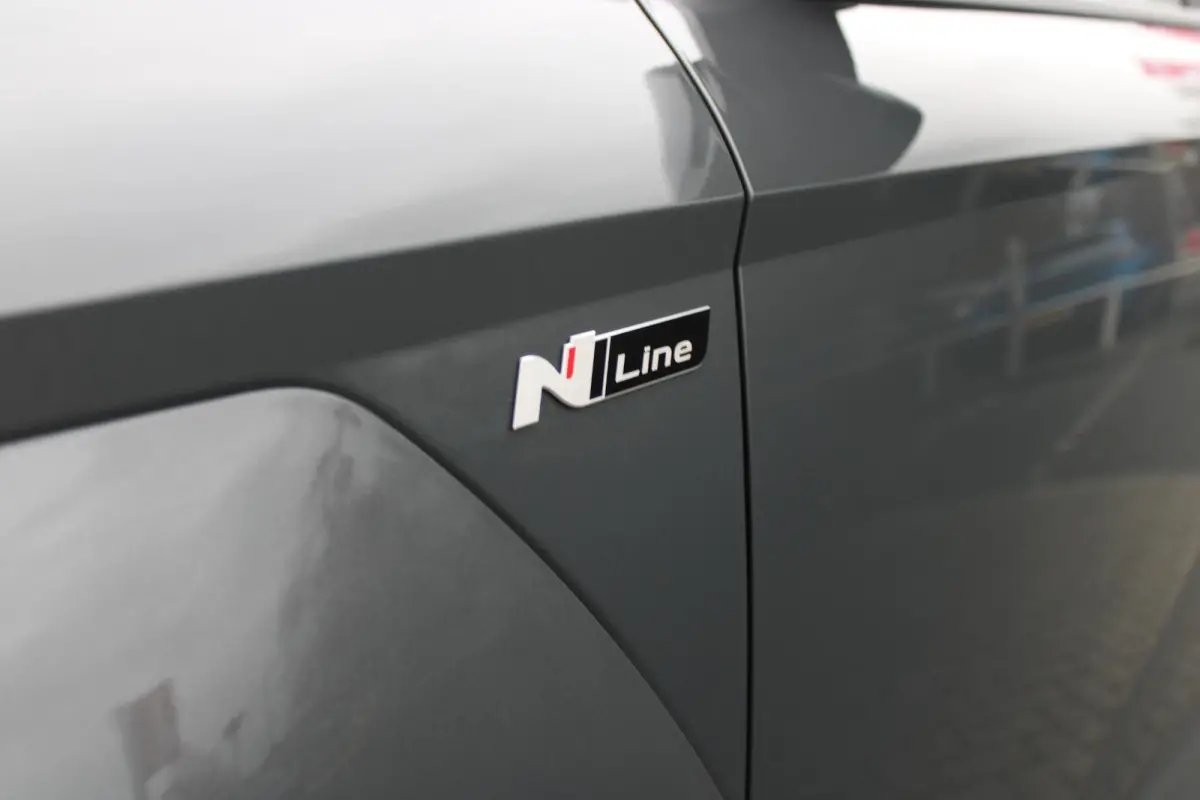 1.6 GDI 130PK HEV N LINE | *NIEUWE AUTO!* | NAVIGATIE | DRAADLOZE APPLE CARPLAY/ANDROID AUTO | ADAPTIVE CRUISE CONTROL | CLIMATE CONTROL | DODEHOEK DETECTIE | DRAADLOZE TELEFOONLADER |  18" 