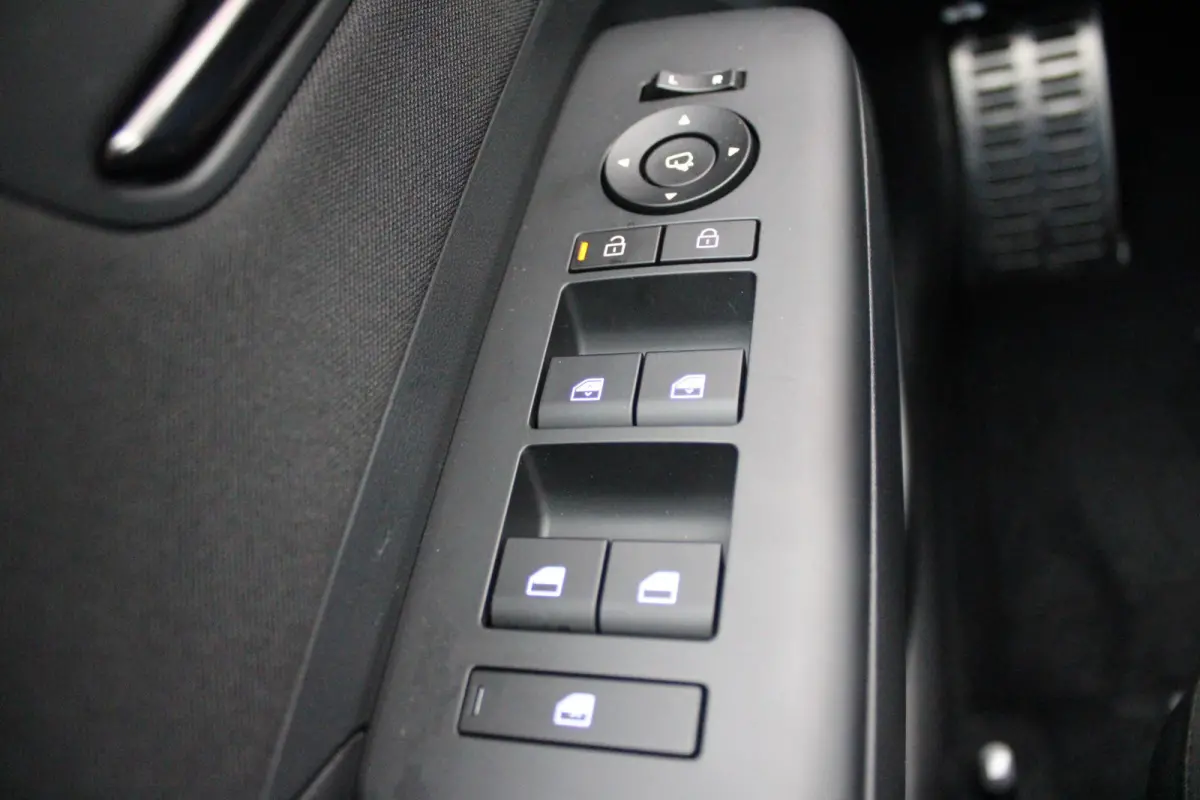 1.6 GDI 130PK HEV N LINE | *NIEUWE AUTO!* | NAVIGATIE | DRAADLOZE APPLE CARPLAY/ANDROID AUTO | ADAPTIVE CRUISE CONTROL | CLIMATE CONTROL | DODEHOEK DETECTIE | DRAADLOZE TELEFOONLADER |  18" 