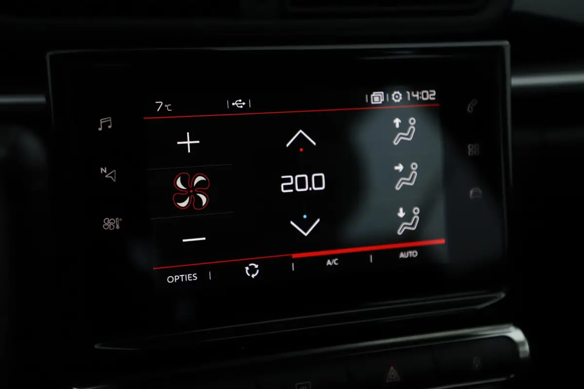 1.2 Feel Carplay Android Navigatie Climate Cruise Control Rijstrooksensor Parkeersensor All-season banden!