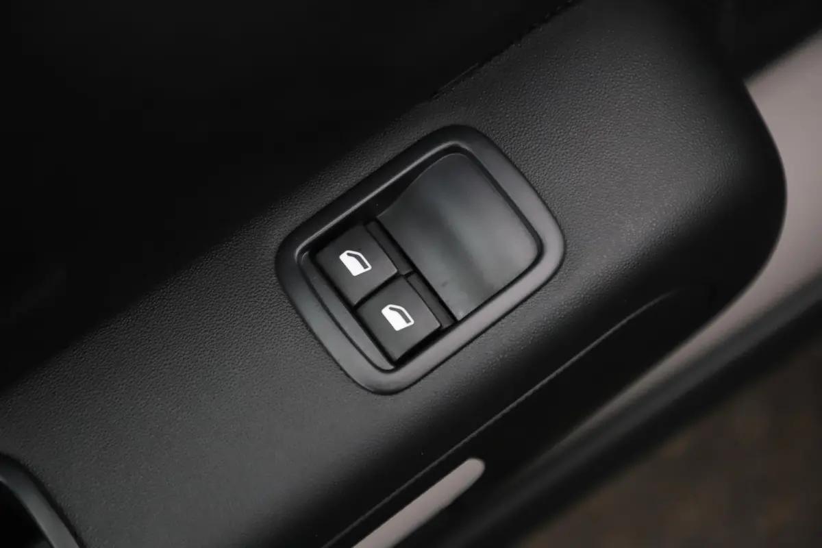 1.2 Feel Carplay Android Navigatie Climate Cruise Control Rijstrooksensor Parkeersensor All-season banden!