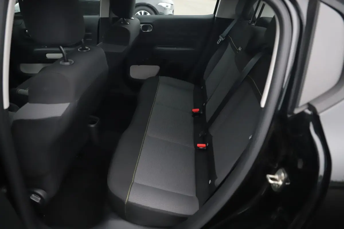 1.2 Feel Carplay Android Navigatie Climate Cruise Control Rijstrooksensor Parkeersensor All-season banden!