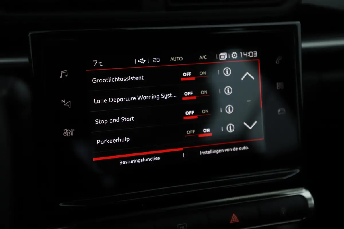 1.2 Feel Carplay Android Navigatie Climate Cruise Control Rijstrooksensor Parkeersensor All-season banden!