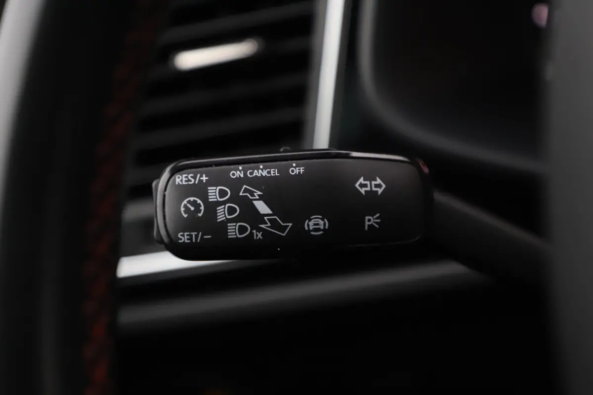 1.0 TSI FR Ultimate Edition Virtual Cockpit Full LED 17 inch LMV Beats Audio Navigatie Achteruitrijcamera Carplay Android Climate Cruise Control Stoelverwarming