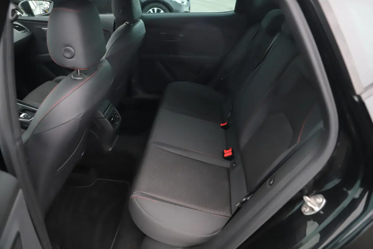 1.0 TSI FR Ultimate Edition Virtual Cockpit Full LED 17 inch LMV Beats Audio Navigatie Achteruitrijcamera Carplay Android Climate Cruise Control Stoelverwarming