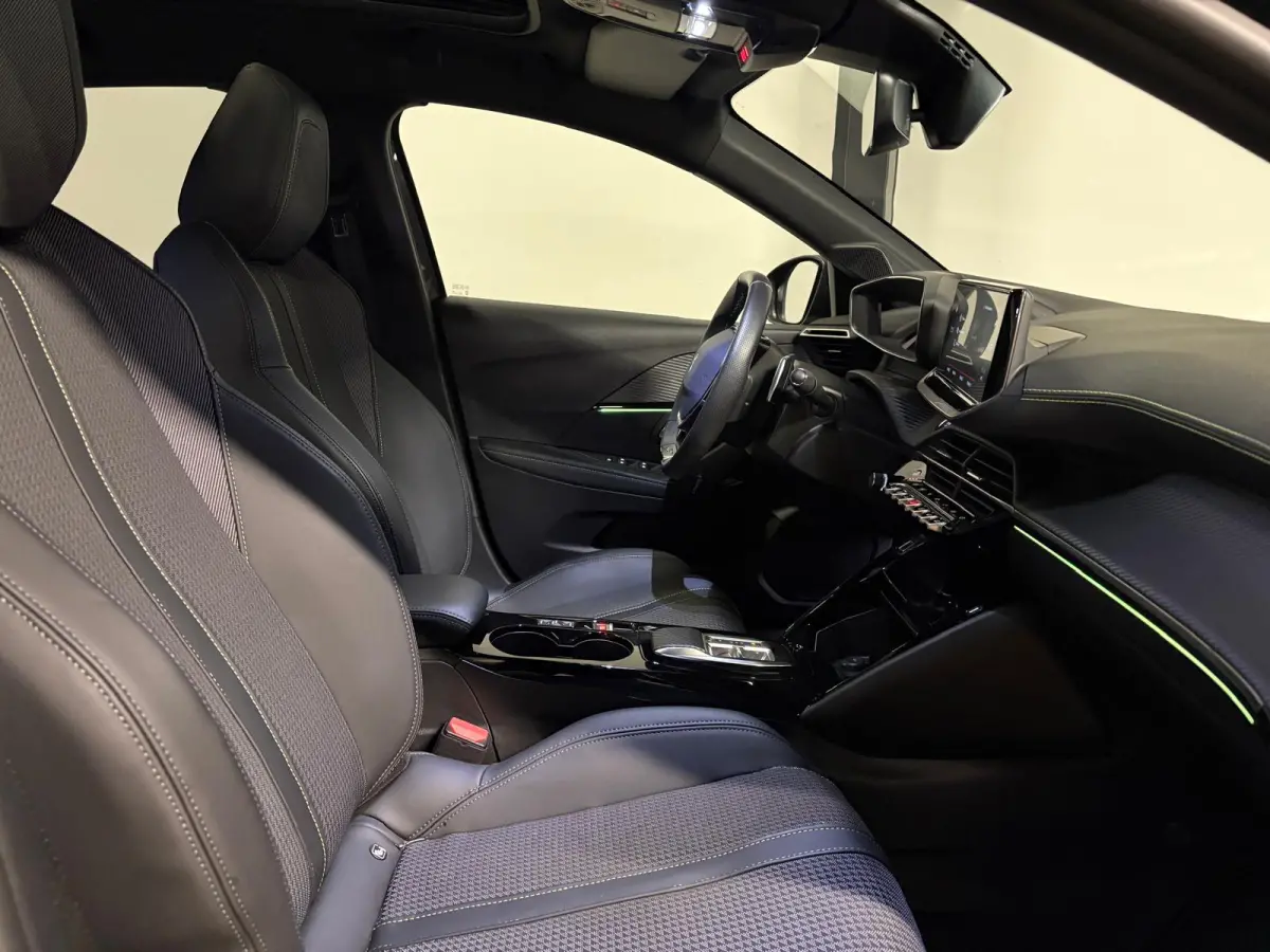 1.2 PureTech 100 GT PANO KEYLESS VOL'
