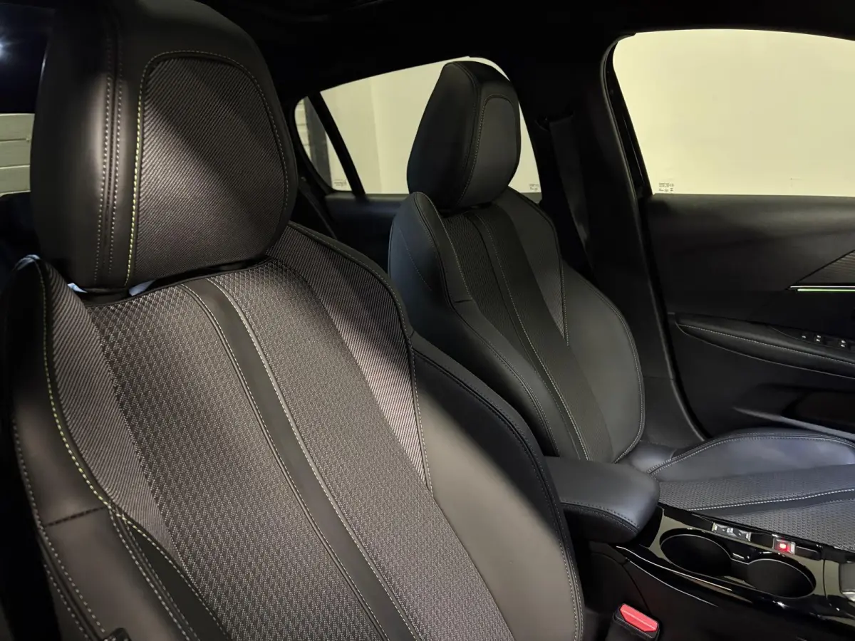 1.2 PureTech 100 GT PANO KEYLESS VOL'