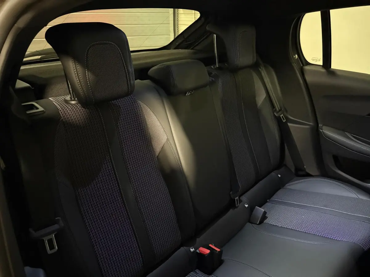 1.2 PureTech 100 GT PANO KEYLESS VOL'