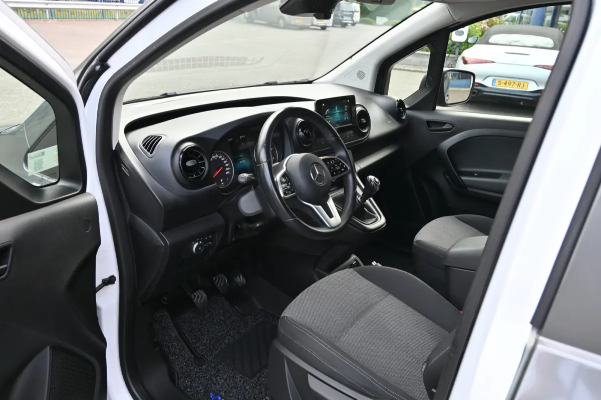 110 CDI L1 MBUX met Apple Carplay/Android Auto, Trekhaak, Cruise control