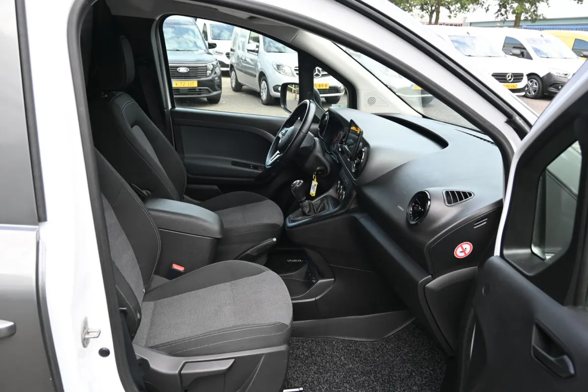 110 CDI L1 MBUX met Apple Carplay/Android Auto, Trekhaak, Cruise control