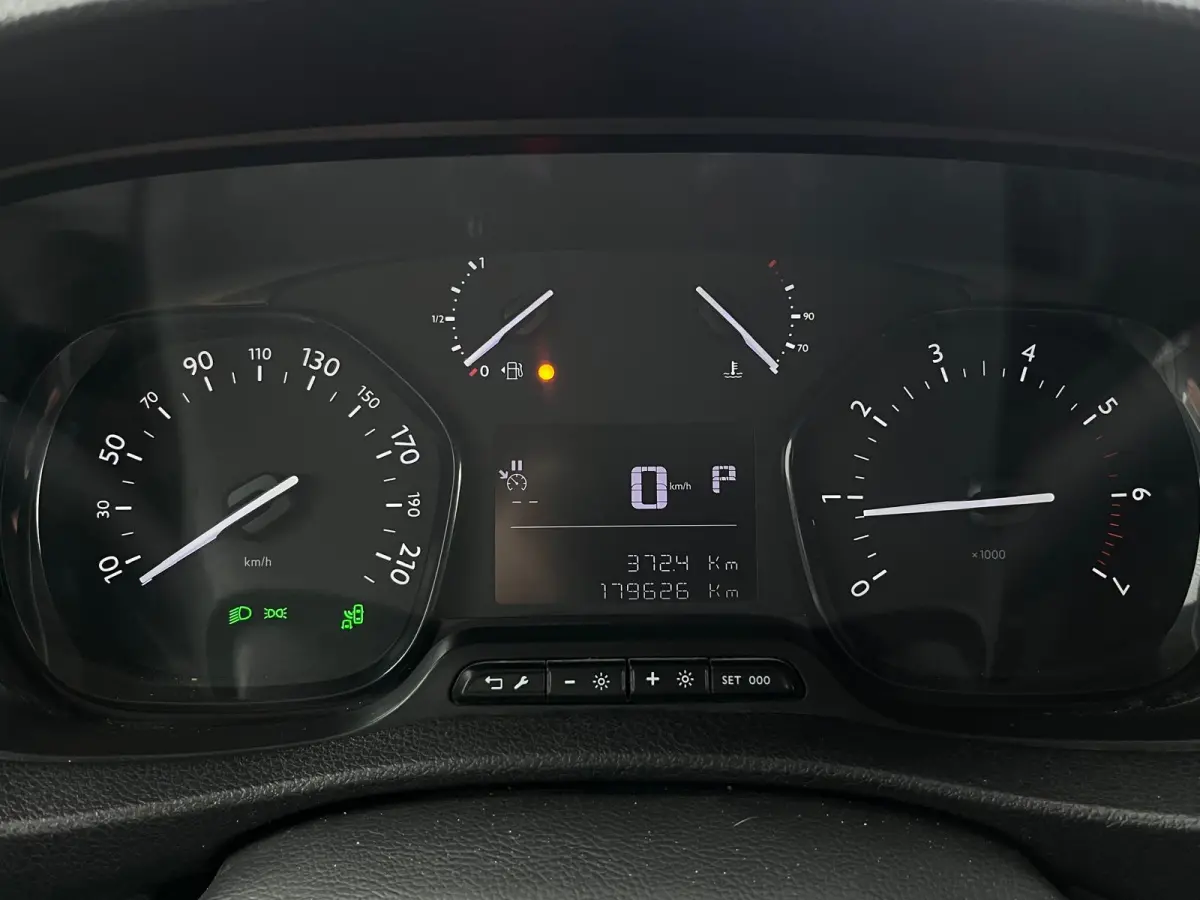 2.0 BlueHDI 120 Premium, Automaat, CarPlay, 360 Camera, Cruise, NAP