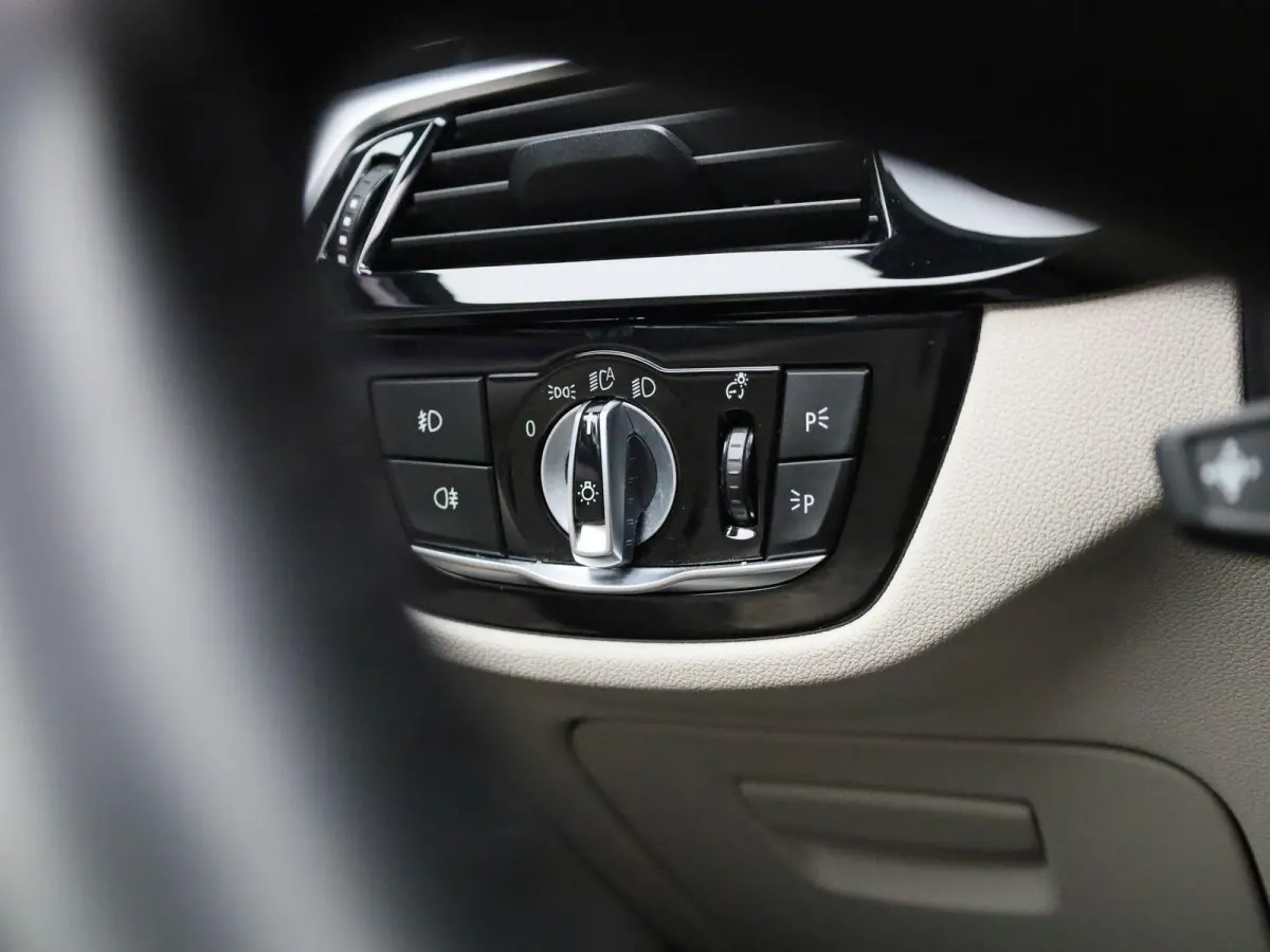 540i xDrive High Executive | Automaat | Panoramadak | Harman Kardon | Lederen Bekleding | Stoelverwarming + Stoelventilatie | head-up display | 360. Camera | Sfeerverlichting |