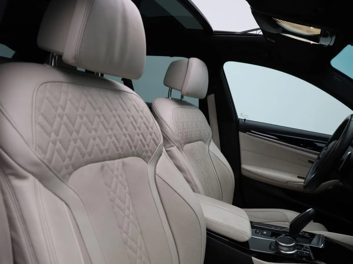 540i xDrive High Executive | Automaat | Panoramadak | Harman Kardon | Lederen Bekleding | Stoelverwarming + Stoelventilatie | head-up display | 360. Camera | Sfeerverlichting |
