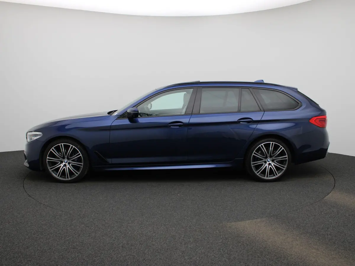 540i xDrive High Executive | Automaat | Panoramadak | Harman Kardon | Lederen Bekleding | Stoelverwarming + Stoelventilatie | head-up display | 360. Camera | Sfeerverlichting |