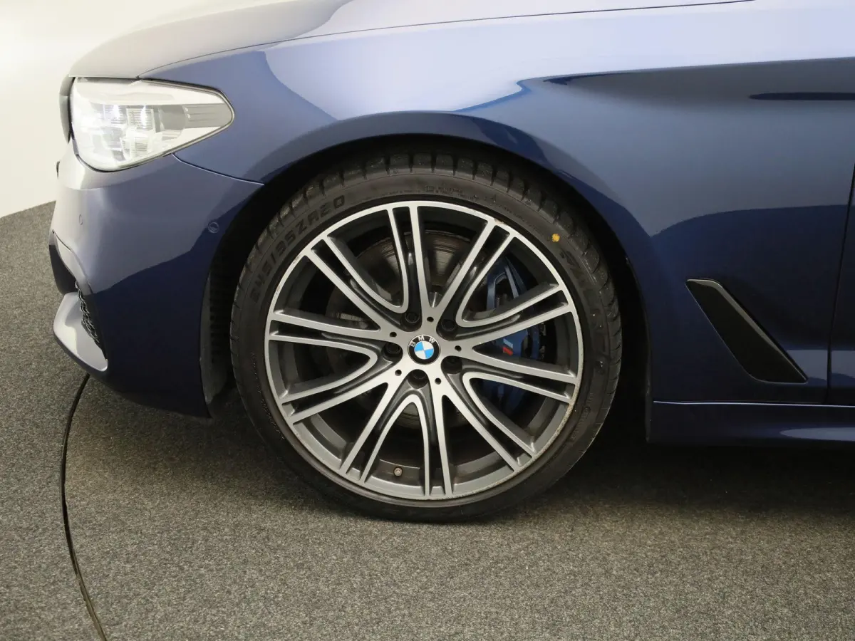 540i xDrive High Executive | Automaat | Panoramadak | Harman Kardon | Lederen Bekleding | Stoelverwarming + Stoelventilatie | head-up display | 360. Camera | Sfeerverlichting |
