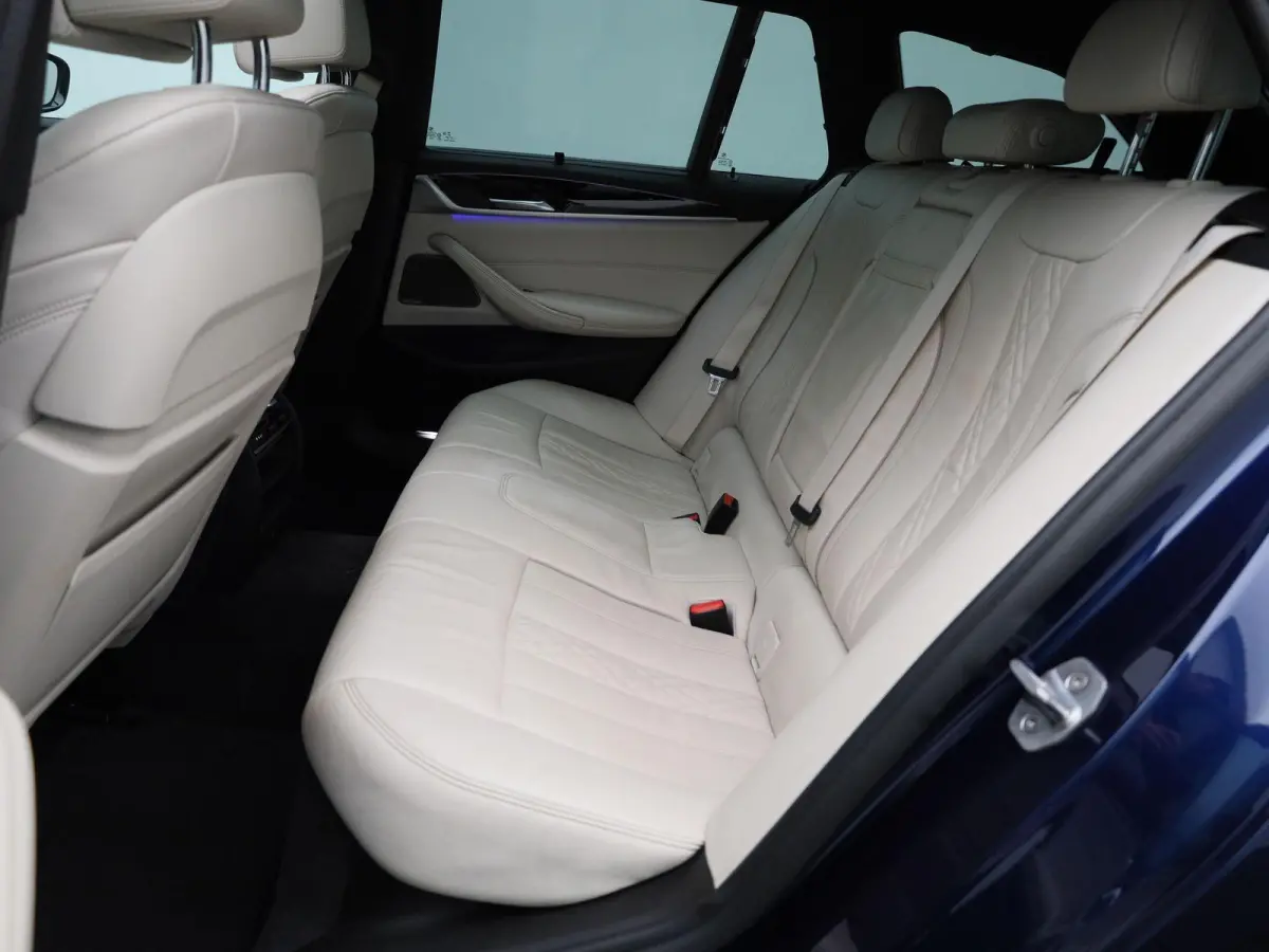 540i xDrive High Executive | Automaat | Panoramadak | Harman Kardon | Lederen Bekleding | Stoelverwarming + Stoelventilatie | head-up display | 360. Camera | Sfeerverlichting |