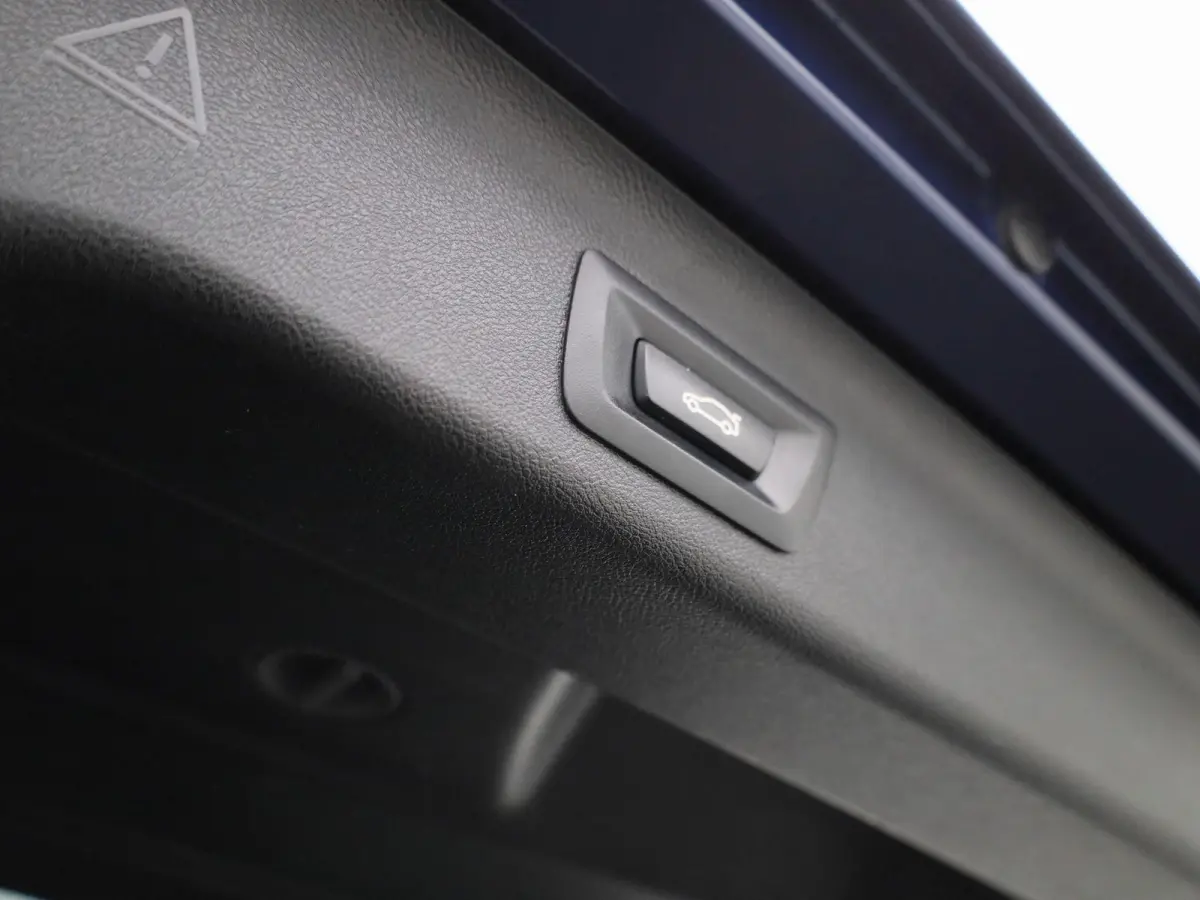 540i xDrive High Executive | Automaat | Panoramadak | Harman Kardon | Lederen Bekleding | Stoelverwarming + Stoelventilatie | head-up display | 360. Camera | Sfeerverlichting |