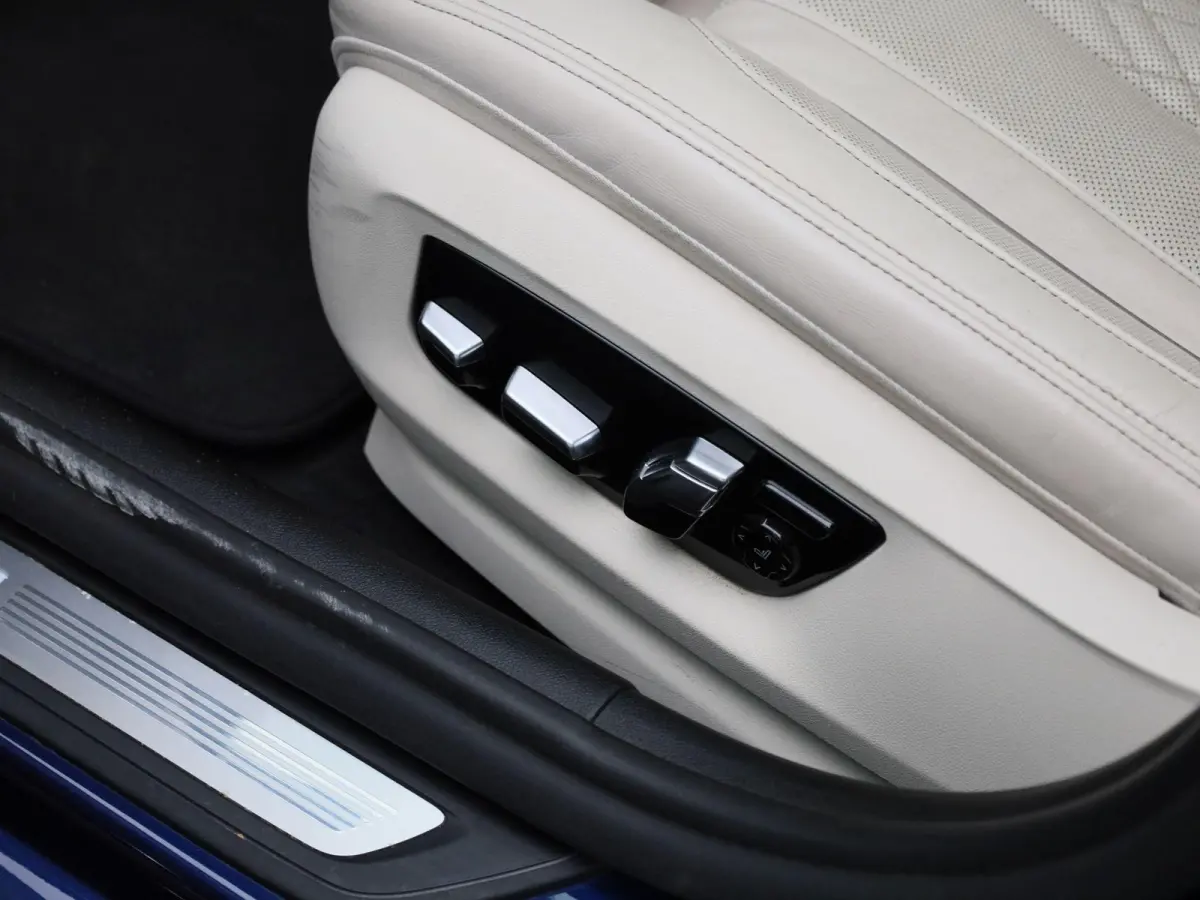 540i xDrive High Executive | Automaat | Panoramadak | Harman Kardon | Lederen Bekleding | Stoelverwarming + Stoelventilatie | head-up display | 360. Camera | Sfeerverlichting |