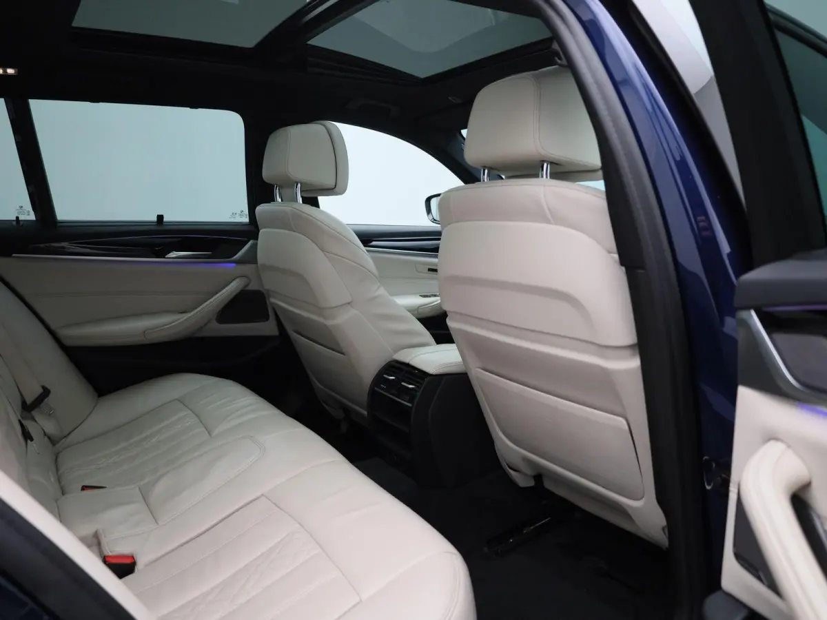540i xDrive High Executive | Automaat | Panoramadak | Harman Kardon | Lederen Bekleding | Stoelverwarming + Stoelventilatie | head-up display | 360. Camera | Sfeerverlichting |