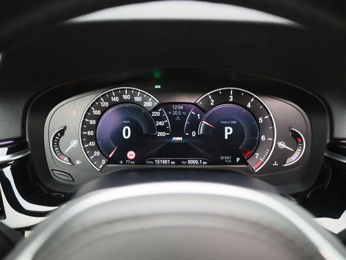 540i xDrive High Executive | Automaat | Panoramadak | Harman Kardon | Lederen Bekleding | Stoelverwarming + Stoelventilatie | head-up display | 360. Camera | Sfeerverlichting |