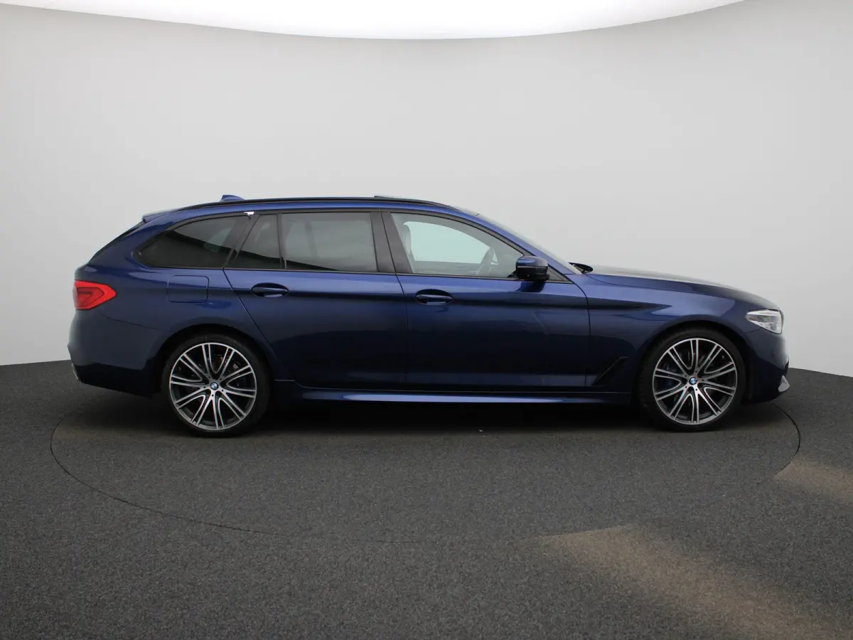 540i xDrive High Executive | Automaat | Panoramadak | Harman Kardon | Lederen Bekleding | Stoelverwarming + Stoelventilatie | head-up display | 360. Camera | Sfeerverlichting |