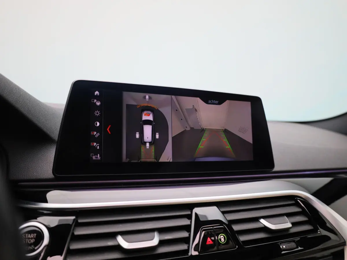 540i xDrive High Executive | Automaat | Panoramadak | Harman Kardon | Lederen Bekleding | Stoelverwarming + Stoelventilatie | head-up display | 360. Camera | Sfeerverlichting |