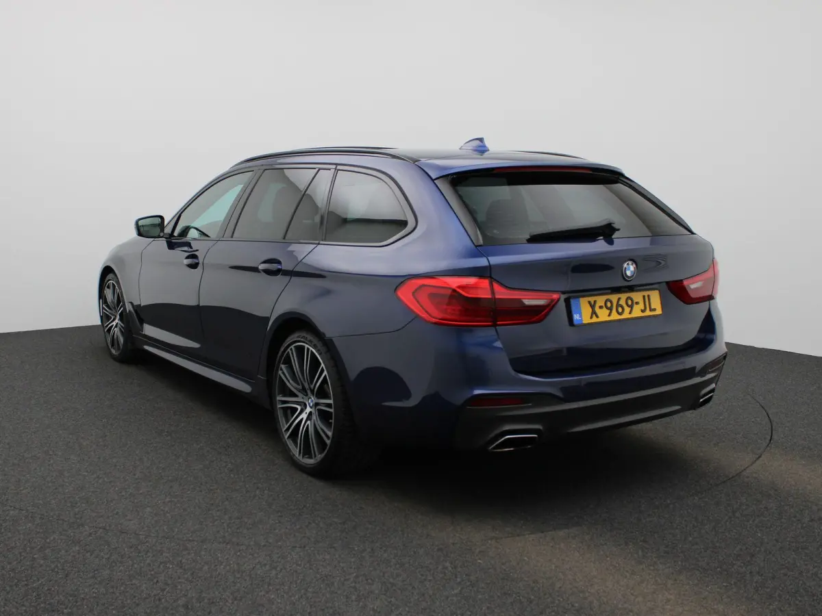540i xDrive High Executive | Automaat | Panoramadak | Harman Kardon | Lederen Bekleding | Stoelverwarming + Stoelventilatie | head-up display | 360. Camera | Sfeerverlichting |