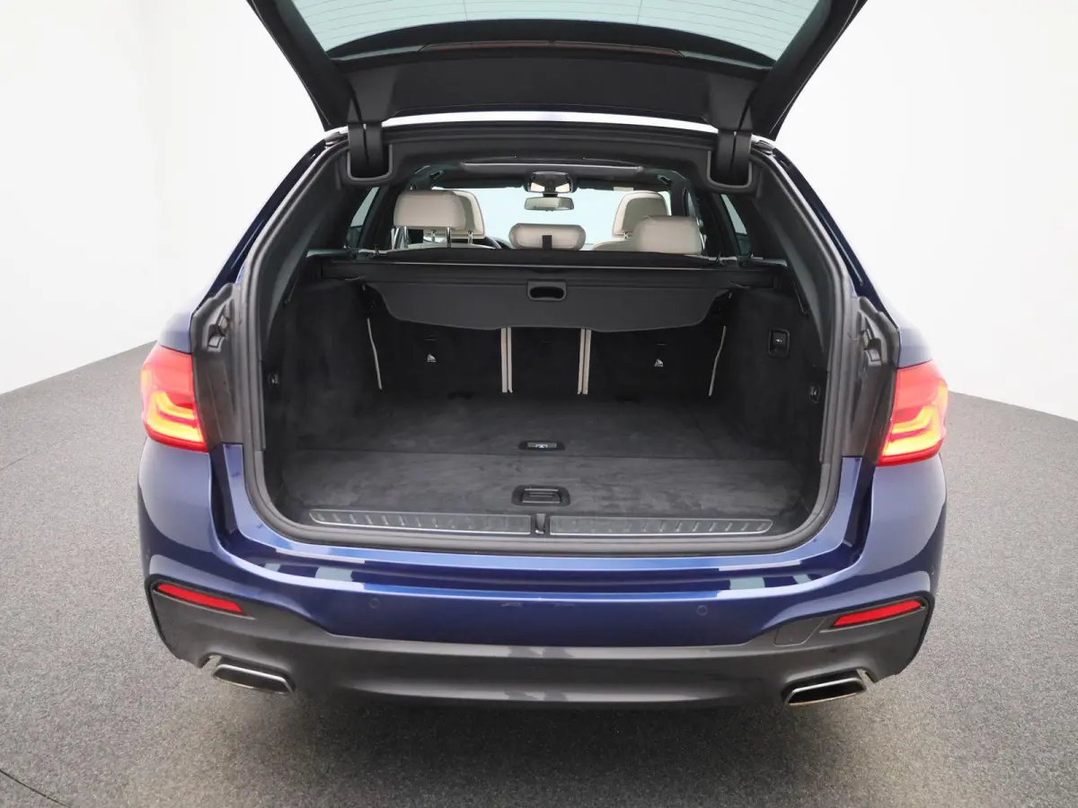 540i xDrive High Executive | Automaat | Panoramadak | Harman Kardon | Lederen Bekleding | Stoelverwarming + Stoelventilatie | head-up display | 360. Camera | Sfeerverlichting |