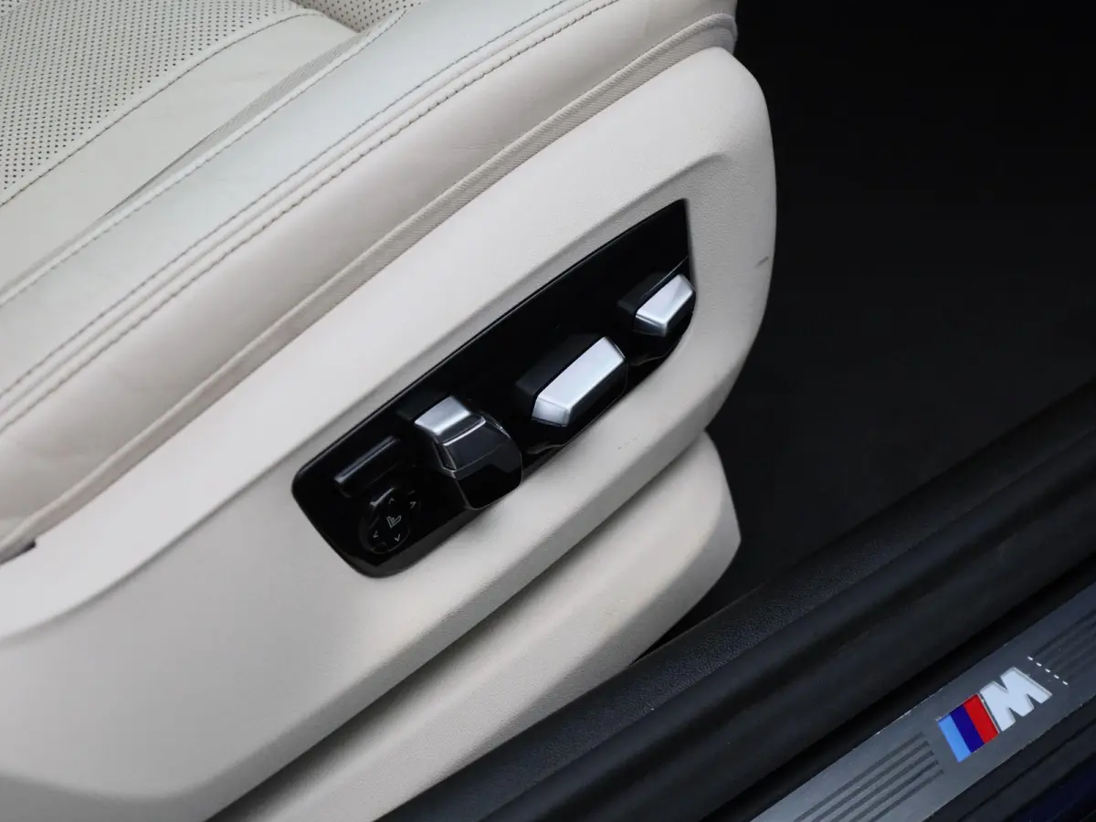 540i xDrive High Executive | Automaat | Panoramadak | Harman Kardon | Lederen Bekleding | Stoelverwarming + Stoelventilatie | head-up display | 360. Camera | Sfeerverlichting |