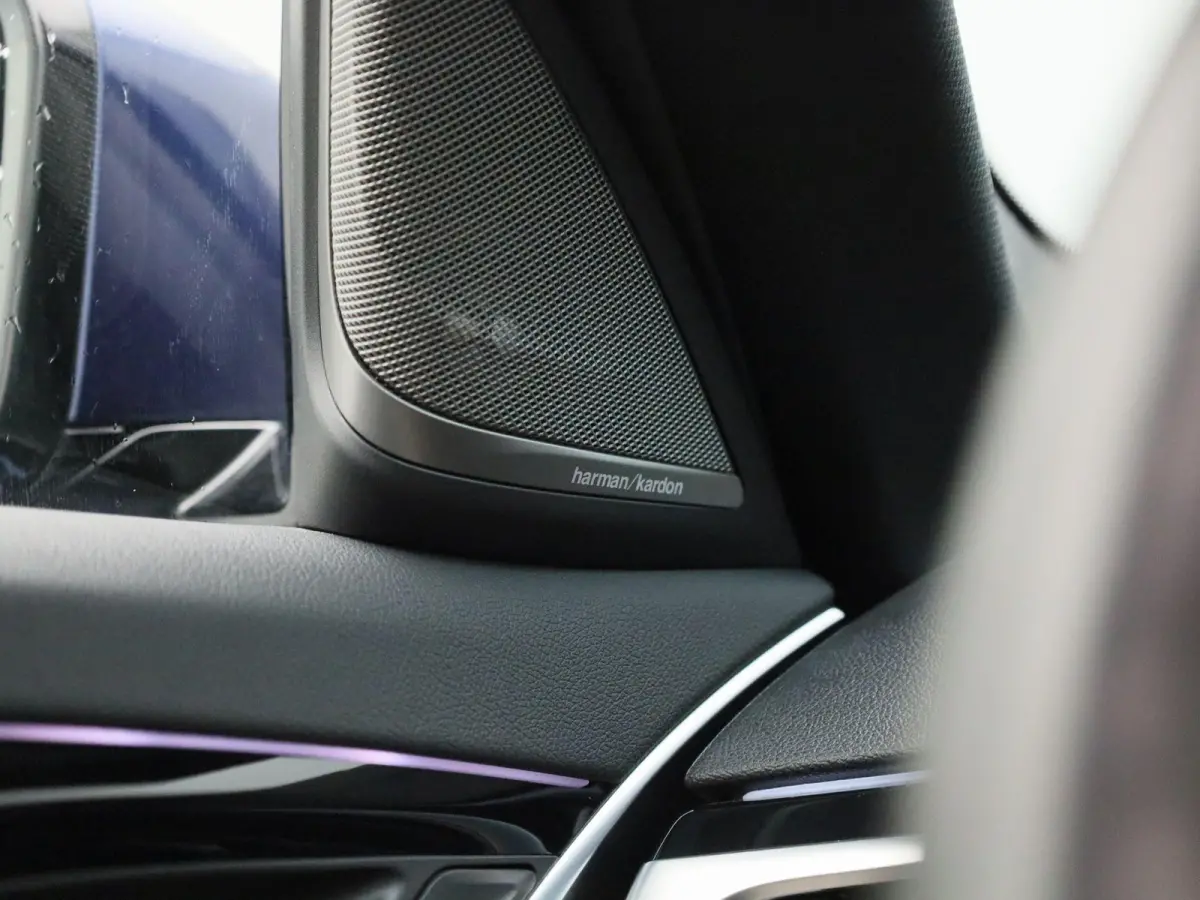 540i xDrive High Executive | Automaat | Panoramadak | Harman Kardon | Lederen Bekleding | Stoelverwarming + Stoelventilatie | head-up display | 360. Camera | Sfeerverlichting |