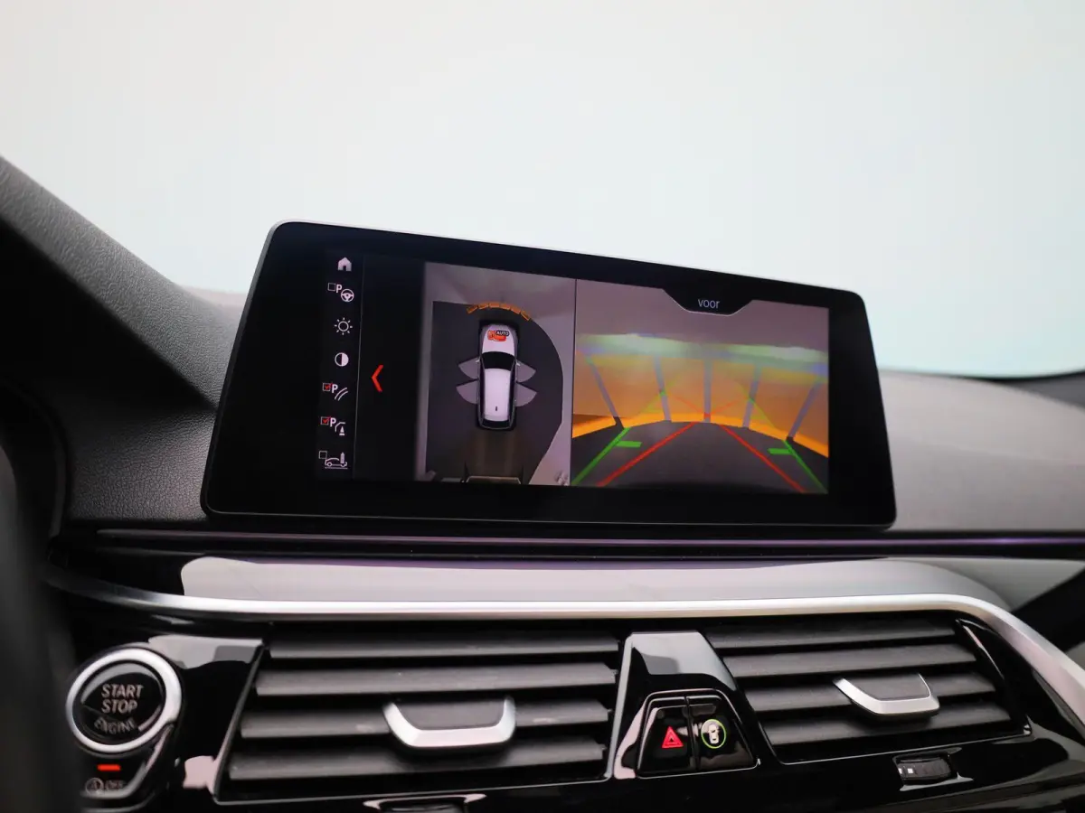 540i xDrive High Executive | Automaat | Panoramadak | Harman Kardon | Lederen Bekleding | Stoelverwarming + Stoelventilatie | head-up display | 360. Camera | Sfeerverlichting |