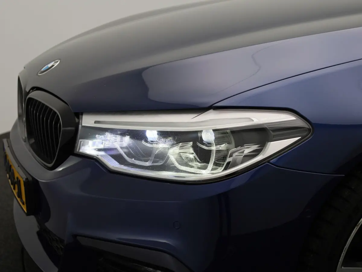 540i xDrive High Executive | Automaat | Panoramadak | Harman Kardon | Lederen Bekleding | Stoelverwarming + Stoelventilatie | head-up display | 360. Camera | Sfeerverlichting |