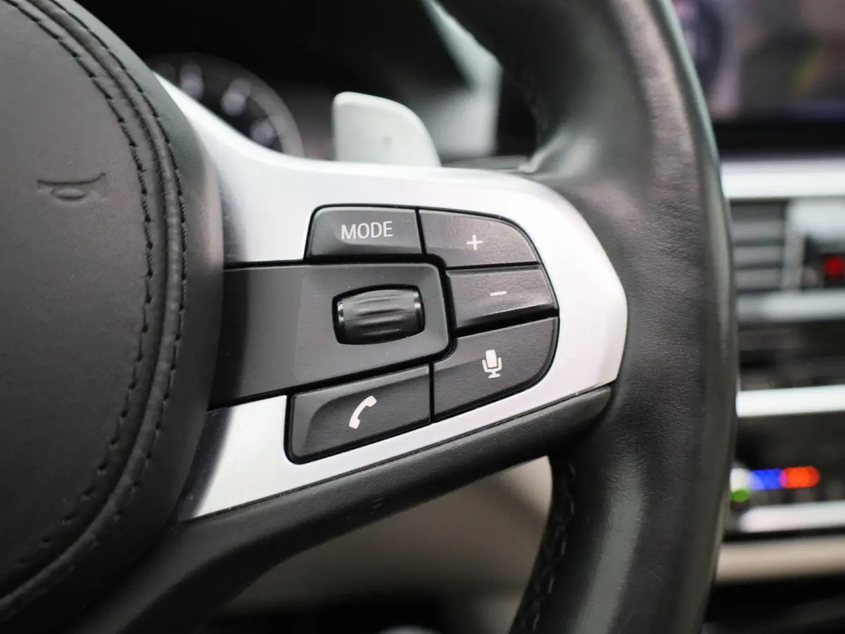 540i xDrive High Executive | Automaat | Panoramadak | Harman Kardon | Lederen Bekleding | Stoelverwarming + Stoelventilatie | head-up display | 360. Camera | Sfeerverlichting |