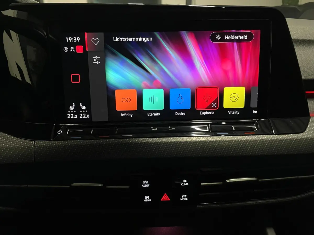 8 1.5 eTSI 2x R-Line/ Pano/ IQ LED/ Standkachel/ 18''LMV