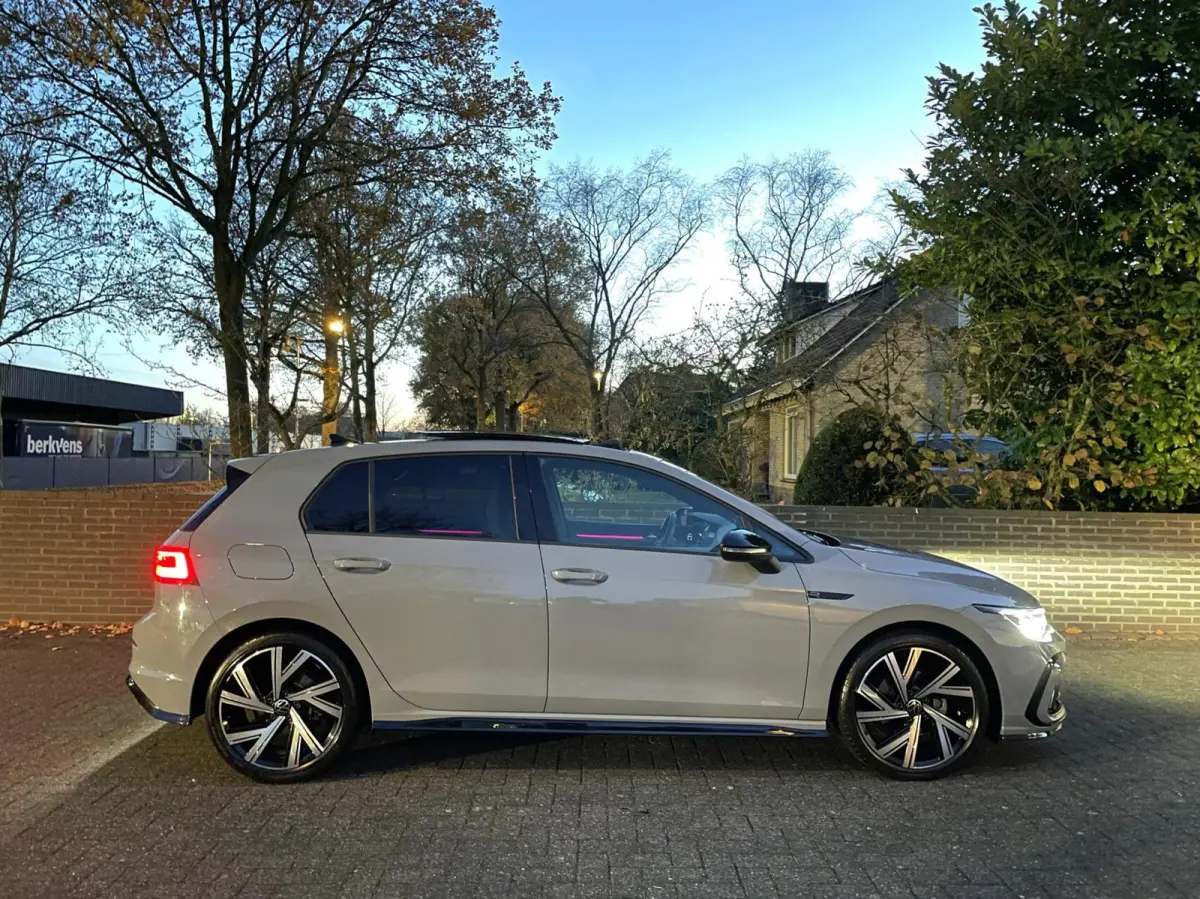 8 1.5 eTSI 2x R-Line/ Pano/ IQ LED/ Standkachel/ 18''LMV