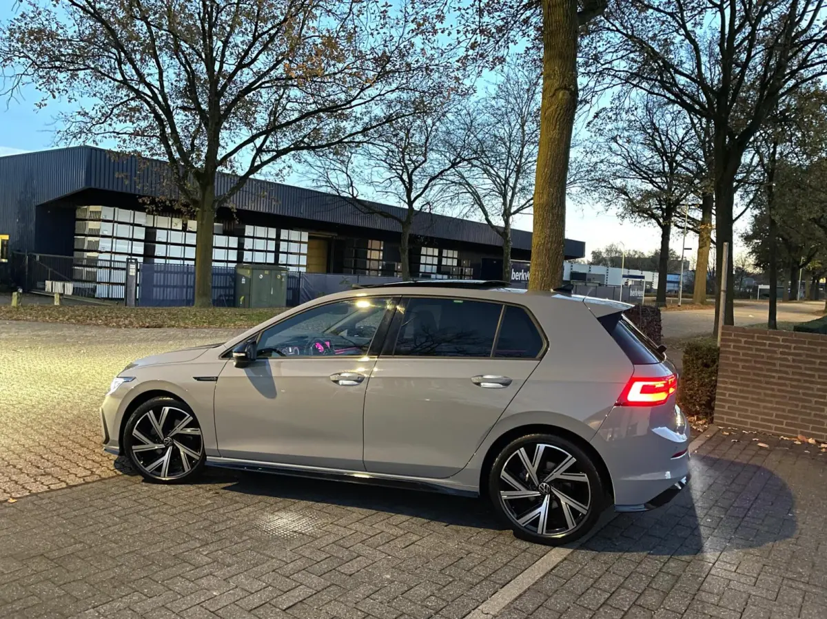 8 1.5 eTSI 2x R-Line/ Pano/ IQ LED/ Standkachel/ 18''LMV