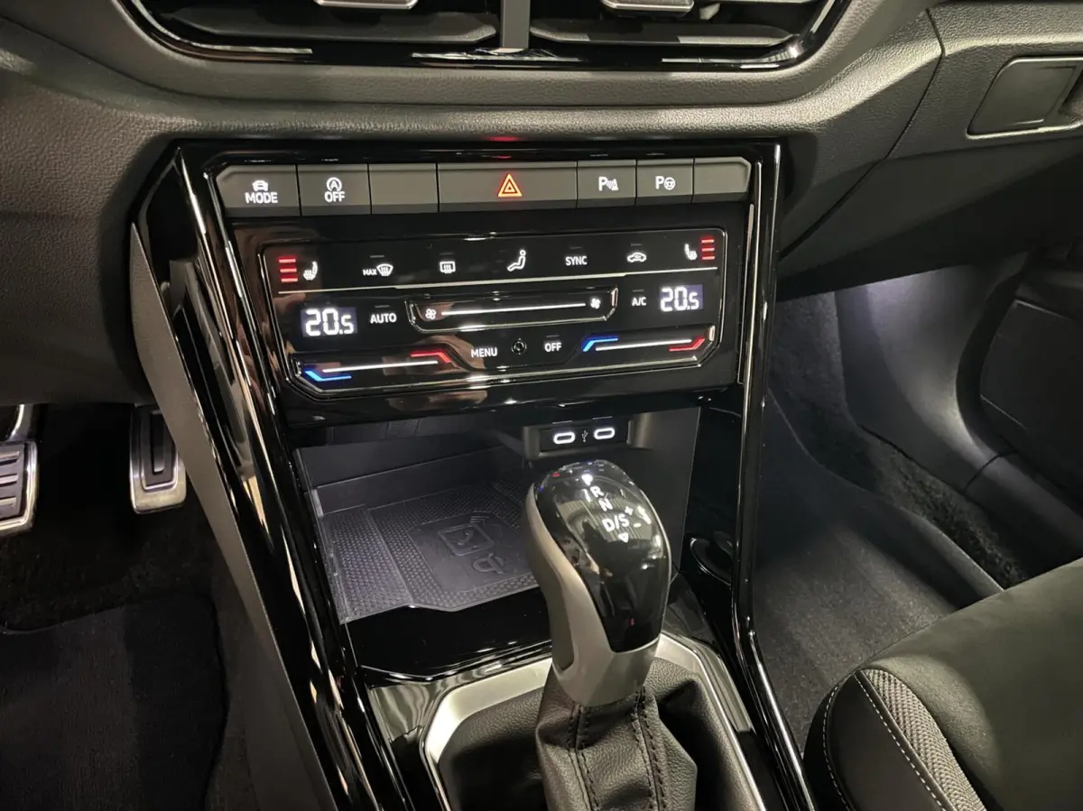 1.5 TSI R-Line Black Style/ Cam/ Beats/ Massage/ IQ LED