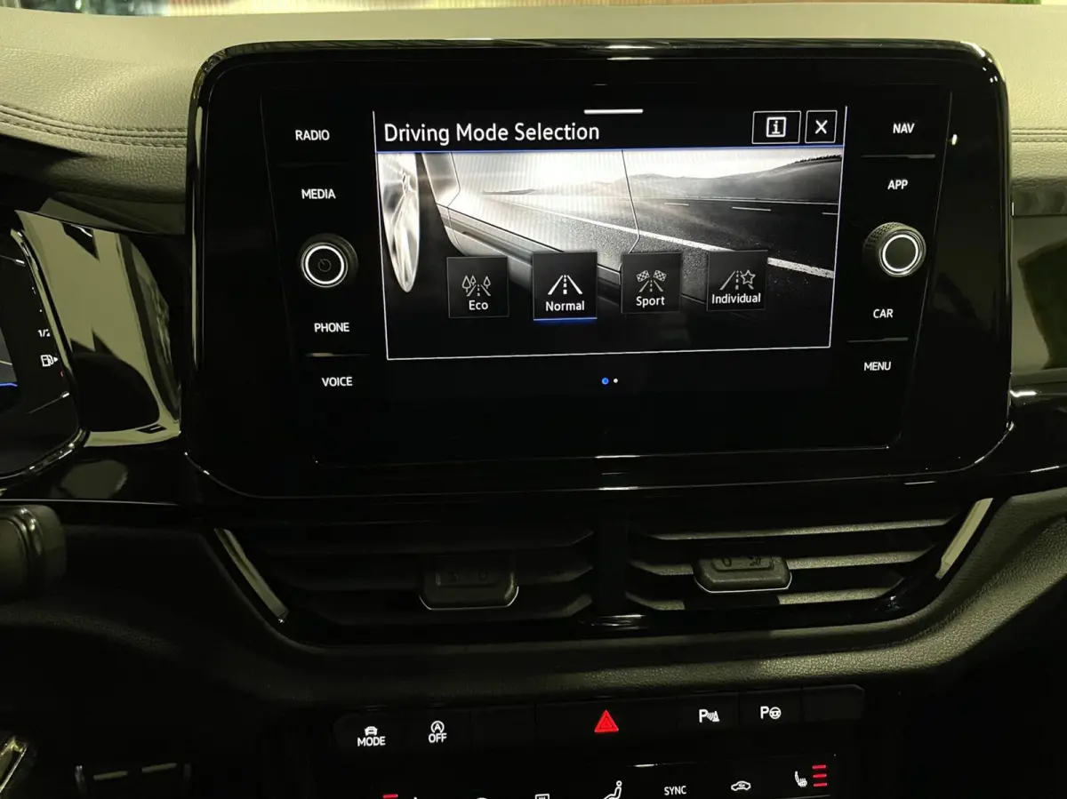 1.5 TSI R-Line Black Style/ Cam/ Beats/ Massage/ IQ LED