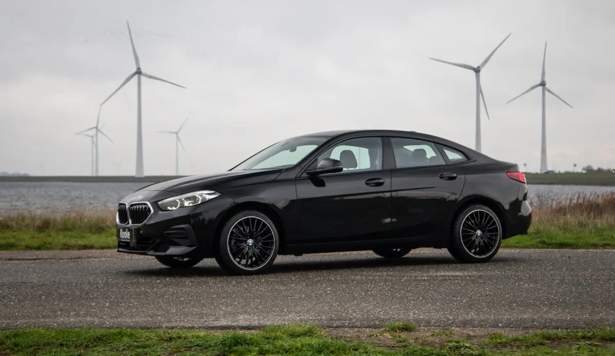 218i Introduction Edition NAVI / CARPLAY / LED / AUTOMAAT / N.A.P