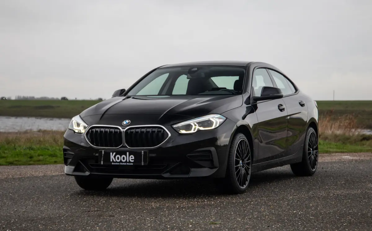 218i Introduction Edition NAVI / CARPLAY / LED / AUTOMAAT / N.A.P