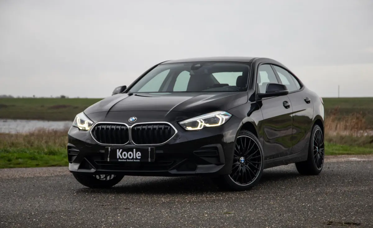 218i Introduction Edition NAVI / CARPLAY / LED / AUTOMAAT / N.A.P