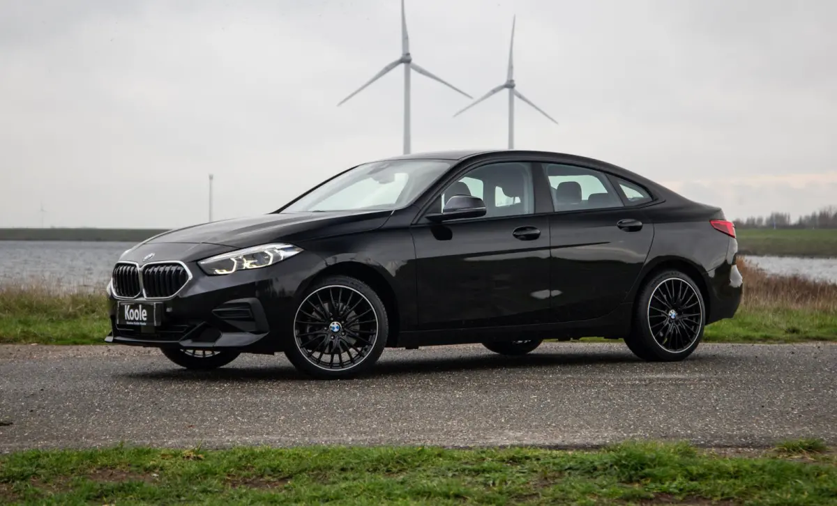 218i Introduction Edition NAVI / CARPLAY / LED / AUTOMAAT / N.A.P