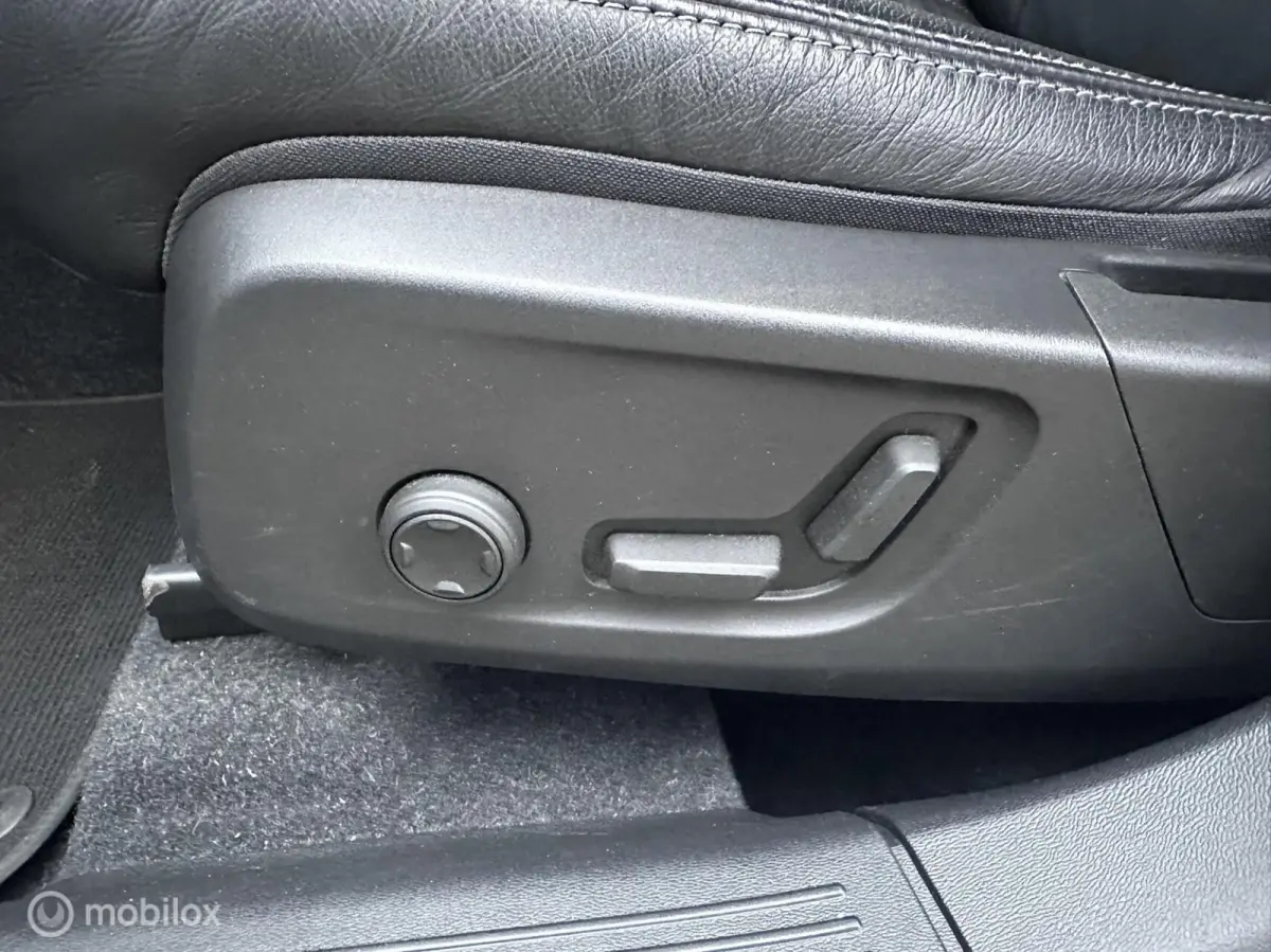 T5 Ultimate Dark|AdaptiveCruiseControl|BLIS|Stoel en stuurverwarming|Keyless