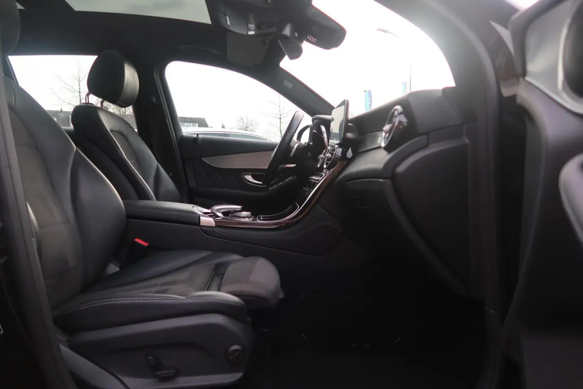 250 4MATIC PANORAMADAK|AMG-INTERIEUR|NAVIGATIE XL|XENON-LED|DEALER ONDERHOUDEN