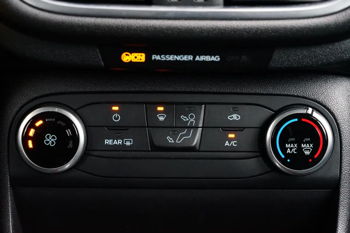 1.0 EcoBoost Connected, NL, CarPlay, cruise, LED