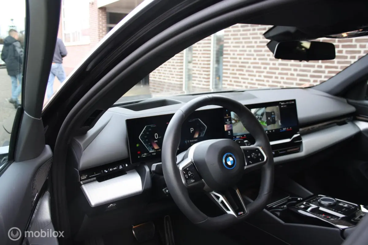 530e M Sport Pro, cockpit prof, trekhaak, 3900 km! 530e