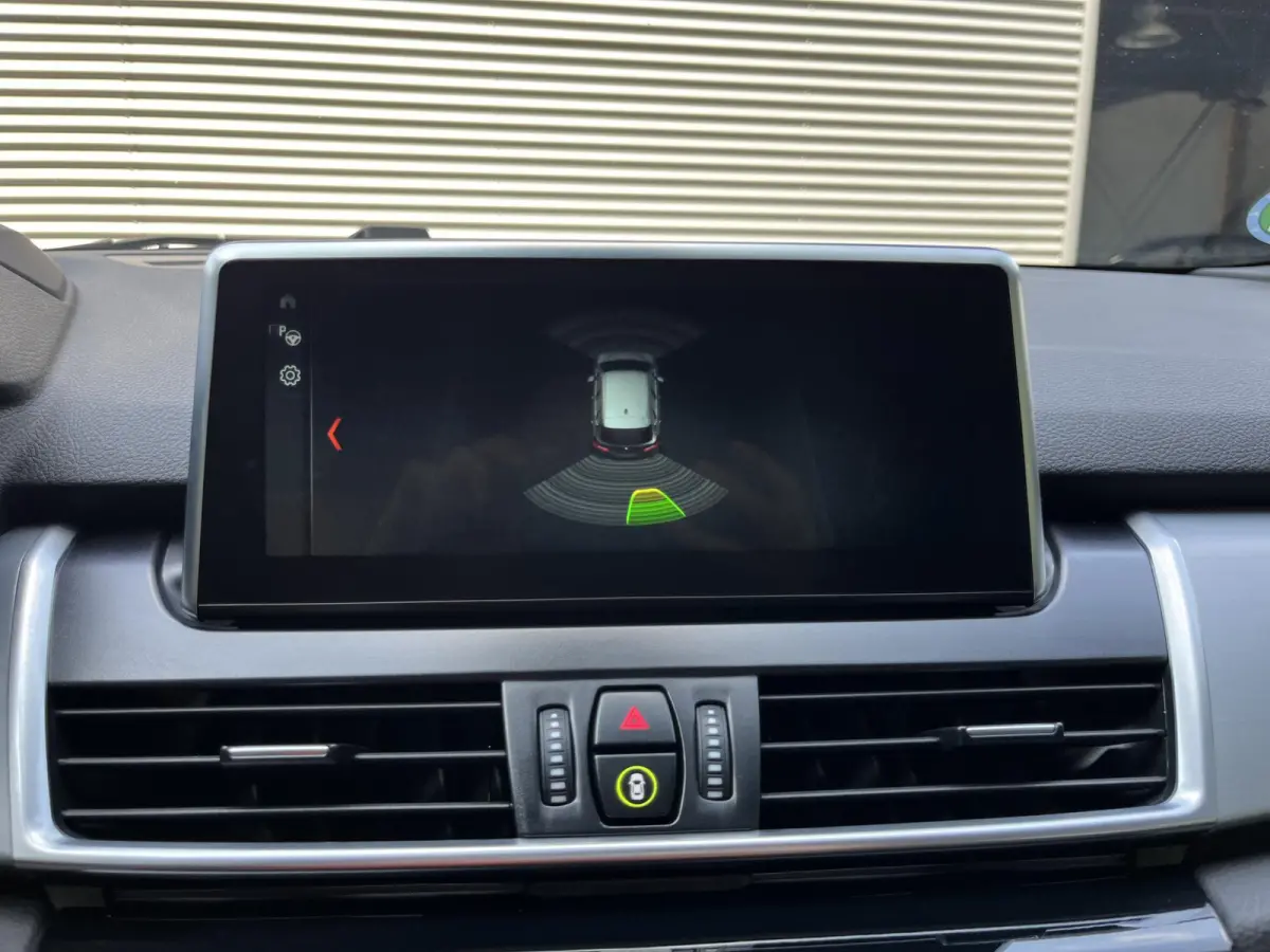 220i High Executive | M-Sport | HUD | Automaat | Trekhaak afneembaar 1.500 kg | NAP | 1e eigenaar