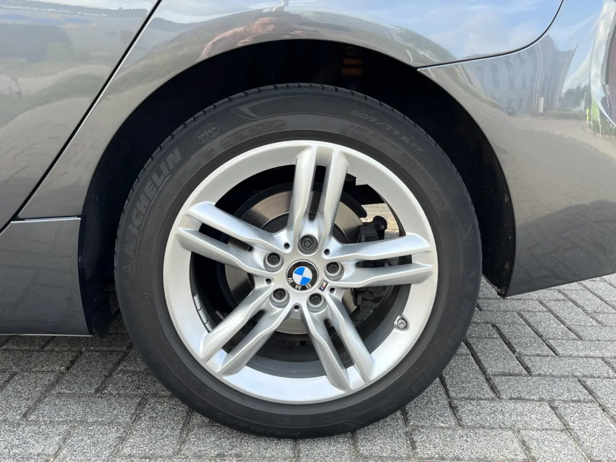 220i High Executive | M-Sport | HUD | Automaat | Trekhaak afneembaar 1.500 kg | NAP | 1e eigenaar