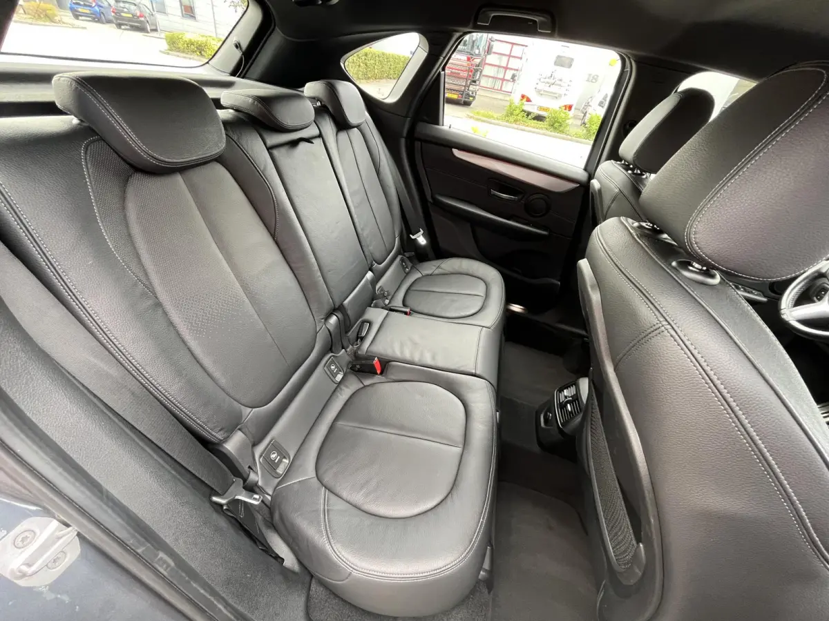 220i High Executive | M-Sport | HUD | Automaat | Trekhaak afneembaar 1.500 kg | NAP | 1e eigenaar