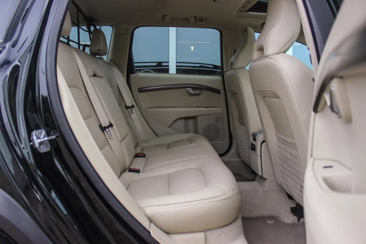 2.0 D4 2WD Momentum | Automaat | 181 pk | Trekhaak | Dakraam | Leer | Navi | PDC | Cruise-control | Climate-Control
